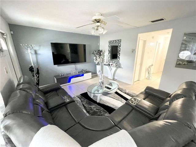 10 Temple CT, Lehigh Acres, FL 33936