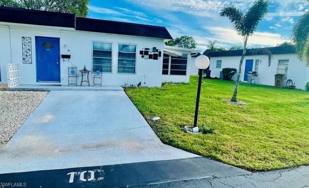 10 Temple CT, Lehigh Acres, FL 33936