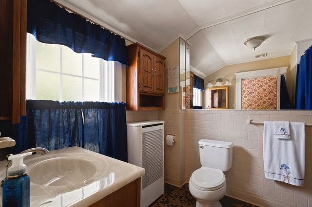 646 New Boston Rd, Fall River, MA 02720