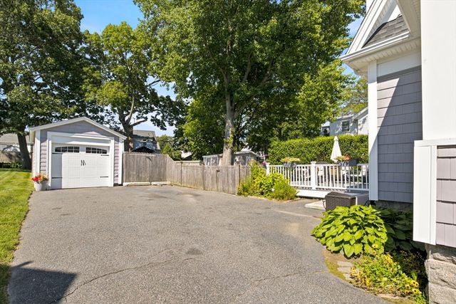 646 New Boston Rd, Fall River, MA 02720