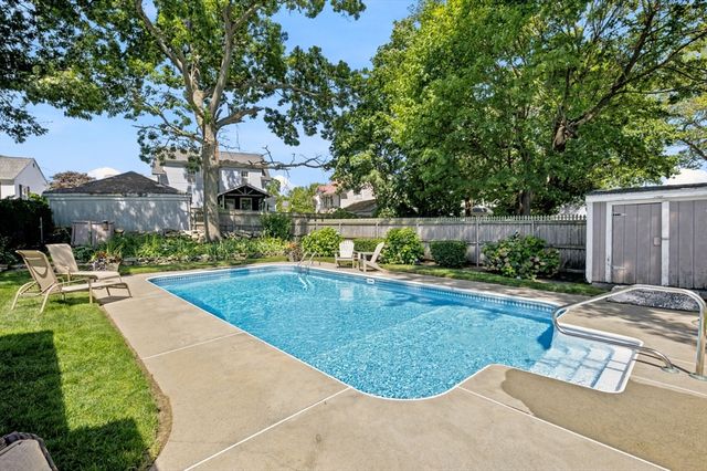 646 New Boston Rd, Fall River, MA 02720