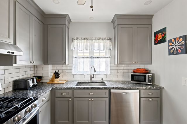 646 New Boston Rd, Fall River, MA 02720