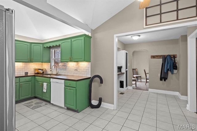 270 S 9th Street, Wood River, IL 62095