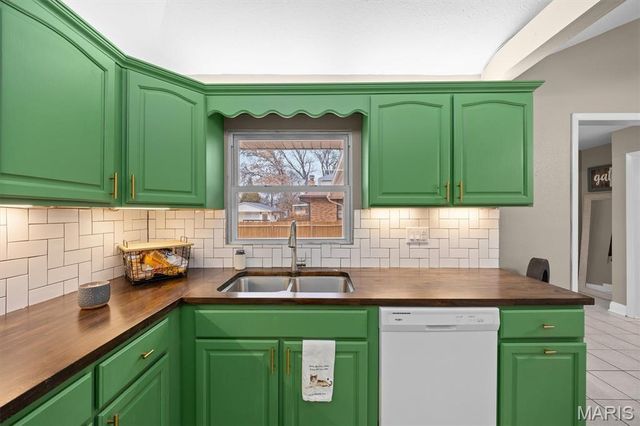 270 S 9th Street, Wood River, IL 62095