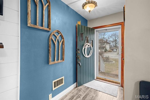 270 S 9th Street, Wood River, IL 62095