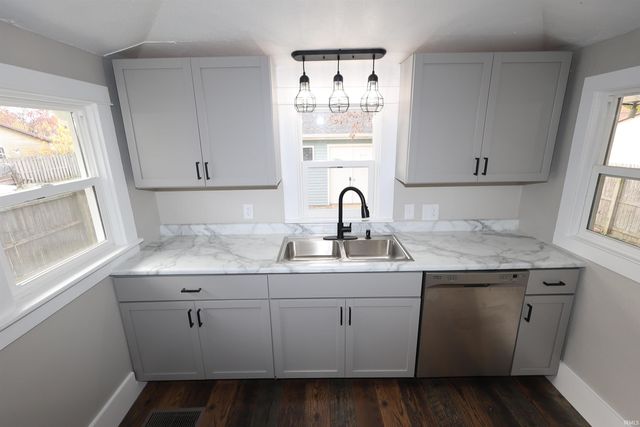 1221 Columbian Avenue, Elkhart, IN 46514