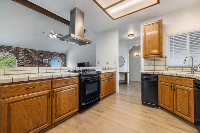 2527 Amberwood Dr, Lodi, CA 95242