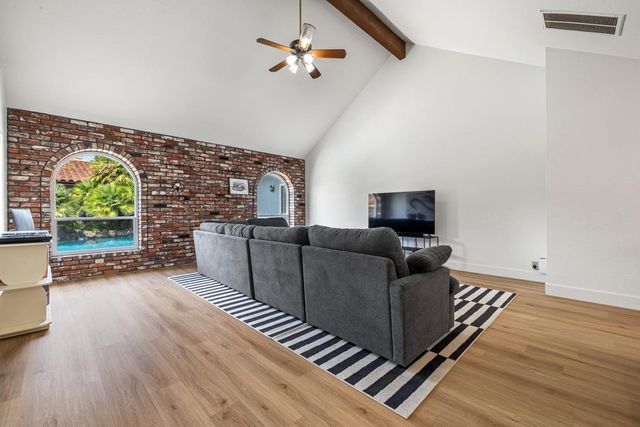 2527 Amberwood Dr, Lodi, CA 95242