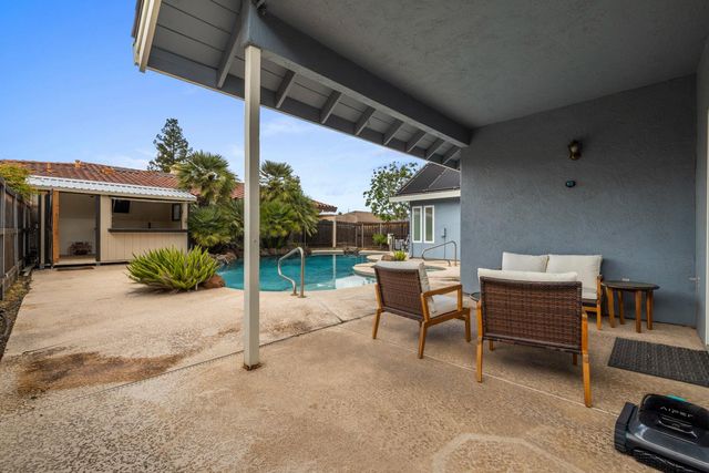 2527 Amberwood Dr, Lodi, CA 95242