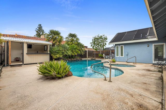 2527 Amberwood Dr, Lodi, CA 95242
