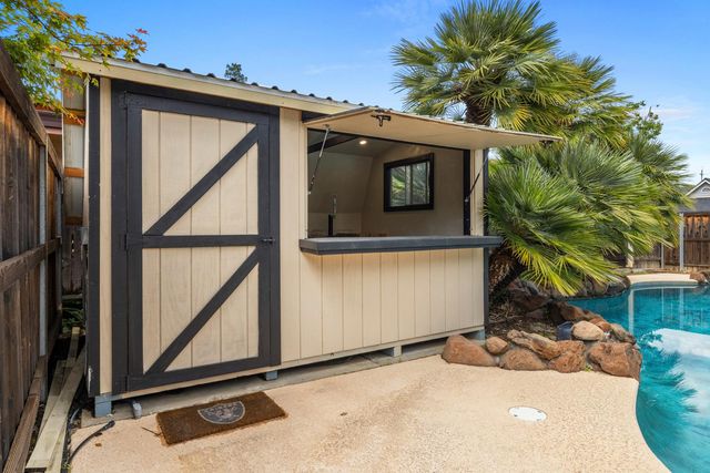 2527 Amberwood Dr, Lodi, CA 95242