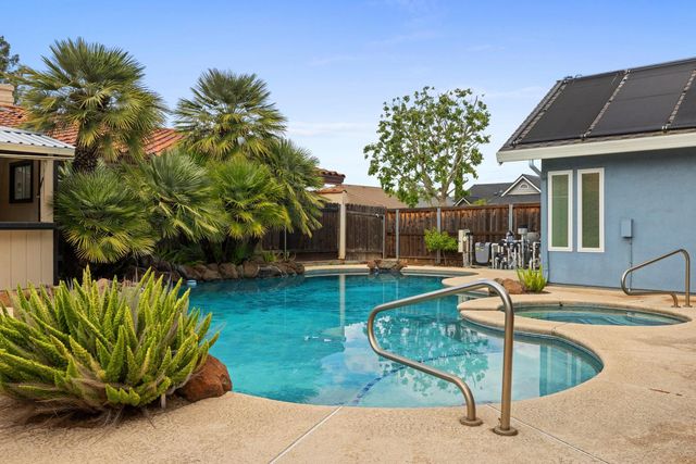 2527 Amberwood Dr, Lodi, CA 95242