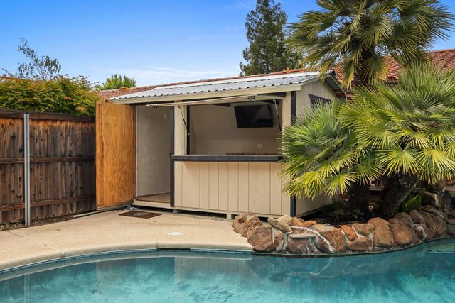 2527 Amberwood Dr, Lodi, CA 95242