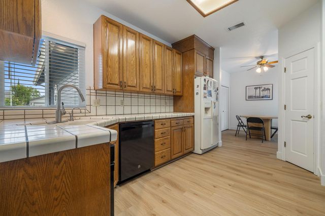 2527 Amberwood Dr, Lodi, CA 95242