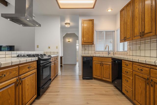 2527 Amberwood Dr, Lodi, CA 95242