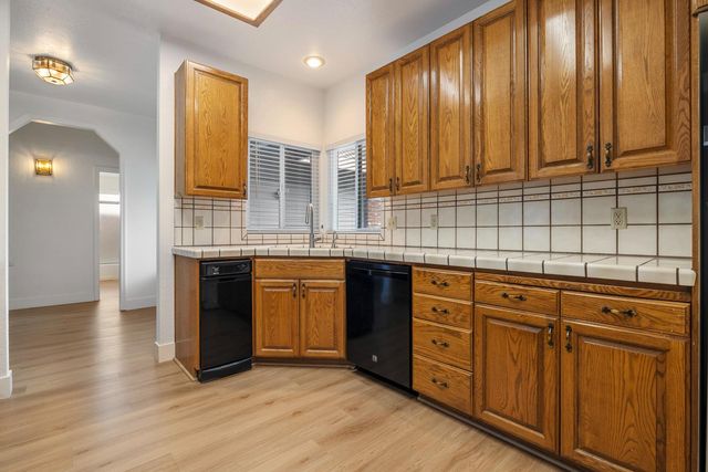 2527 Amberwood Dr, Lodi, CA 95242