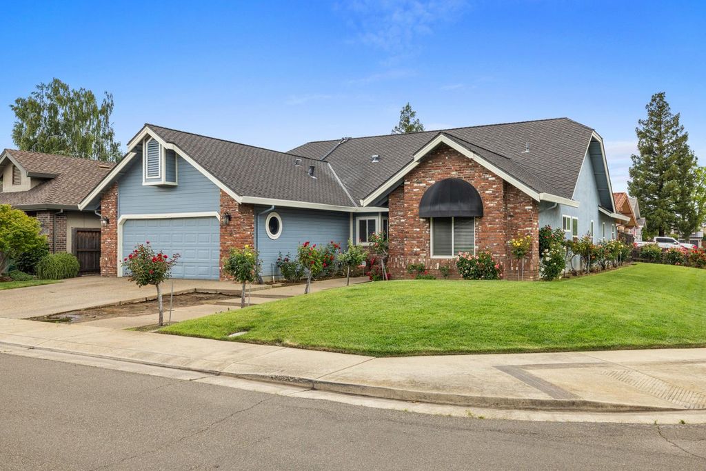 2527 Amberwood Dr, Lodi, CA 95242