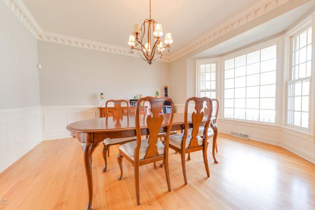 813 Fox Glen Drive, St. Charles, IL 60174