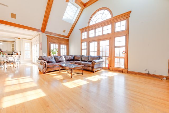 813 Fox Glen Drive, St. Charles, IL 60174