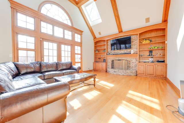 813 Fox Glen Drive, St. Charles, IL 60174