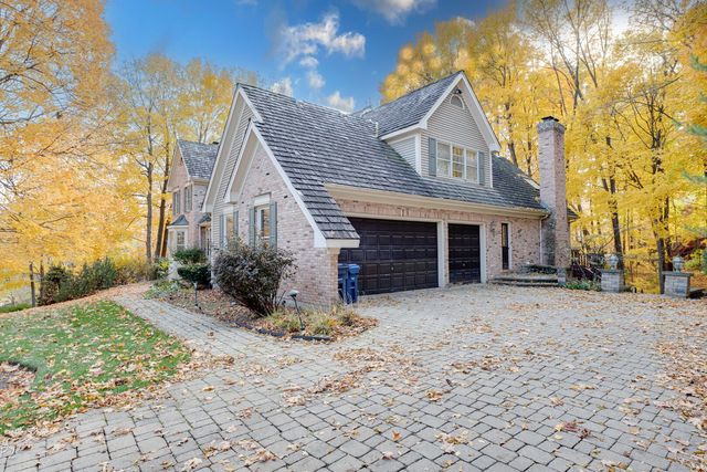 813 Fox Glen Drive, St. Charles, IL 60174