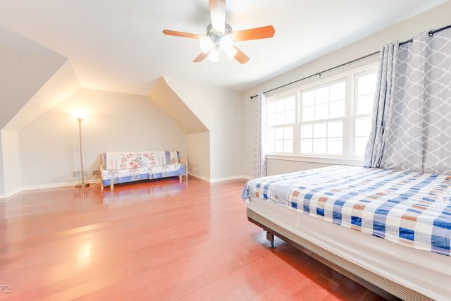 813 Fox Glen Drive, St. Charles, IL 60174