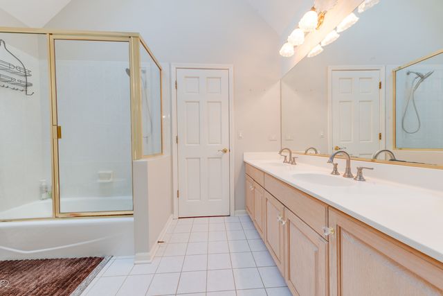 813 Fox Glen Drive, St. Charles, IL 60174