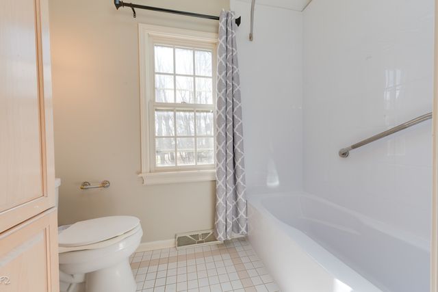 813 Fox Glen Drive, St. Charles, IL 60174