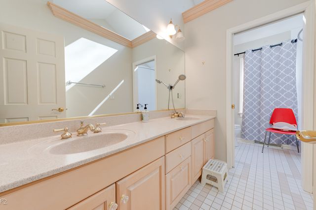 813 Fox Glen Drive, St. Charles, IL 60174