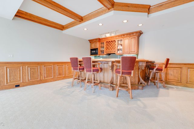 813 Fox Glen Drive, St. Charles, IL 60174