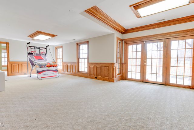 813 Fox Glen Drive, St. Charles, IL 60174