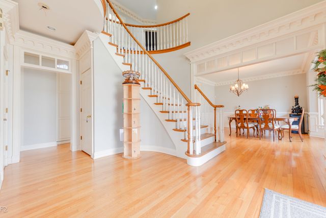 813 Fox Glen Drive, St. Charles, IL 60174