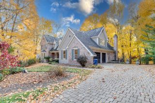 813 Fox Glen Drive, St. Charles, IL 60174