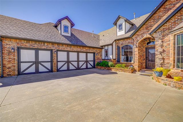 2433 SE 12th Street, Moore, OK 73160