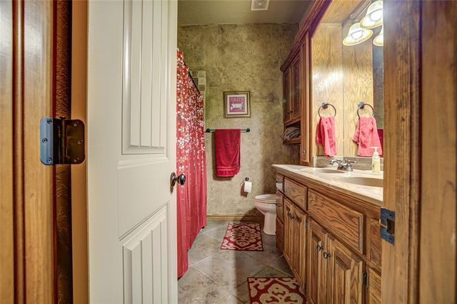 2433 SE 12th Street, Moore, OK 73160