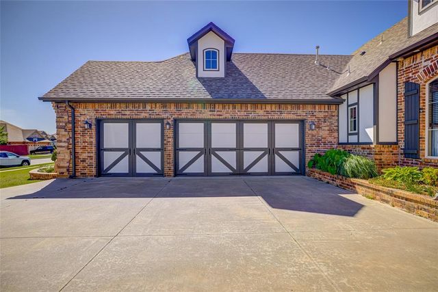 2433 SE 12th Street, Moore, OK 73160