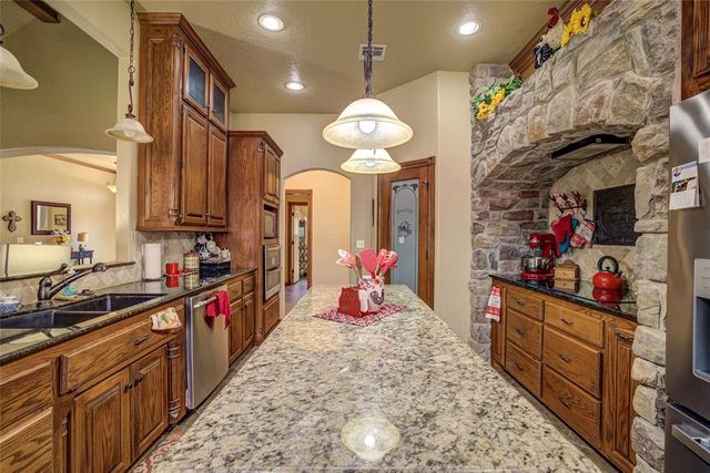 2433 SE 12th Street, Moore, OK 73160