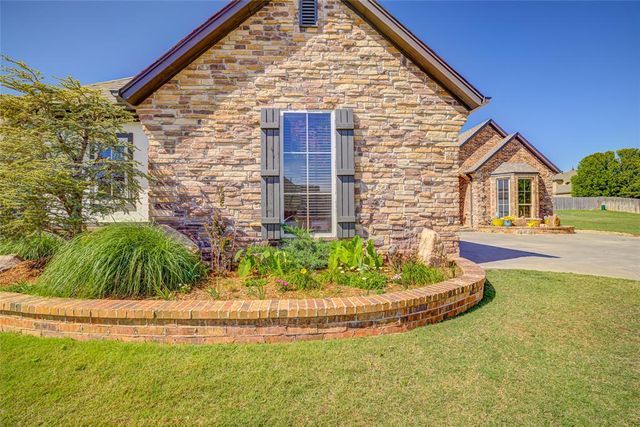 2433 SE 12th Street, Moore, OK 73160