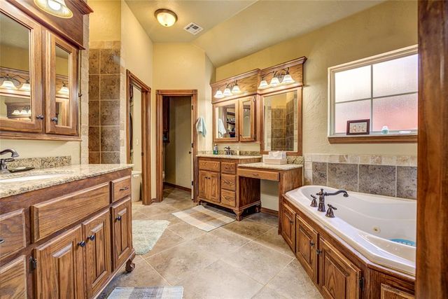 2433 SE 12th Street, Moore, OK 73160