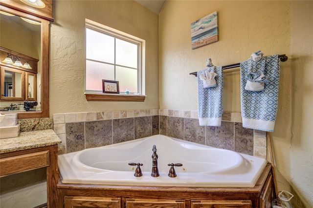 2433 SE 12th Street, Moore, OK 73160