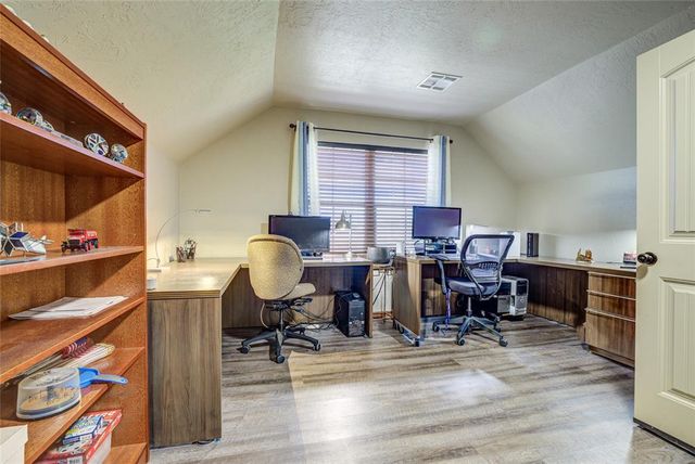 2433 SE 12th Street, Moore, OK 73160