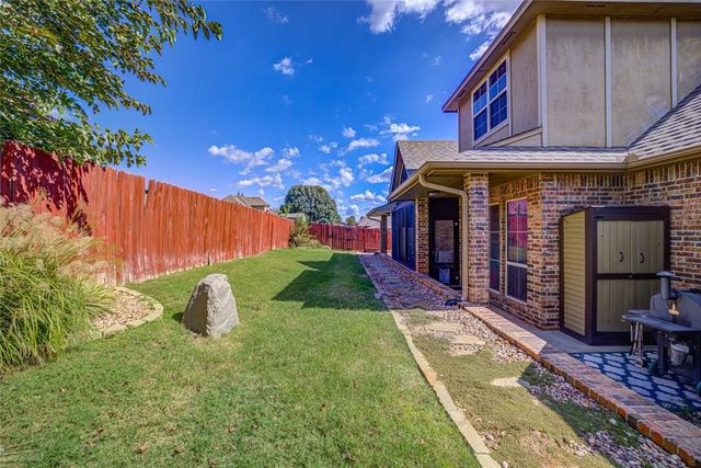 2433 SE 12th Street, Moore, OK 73160