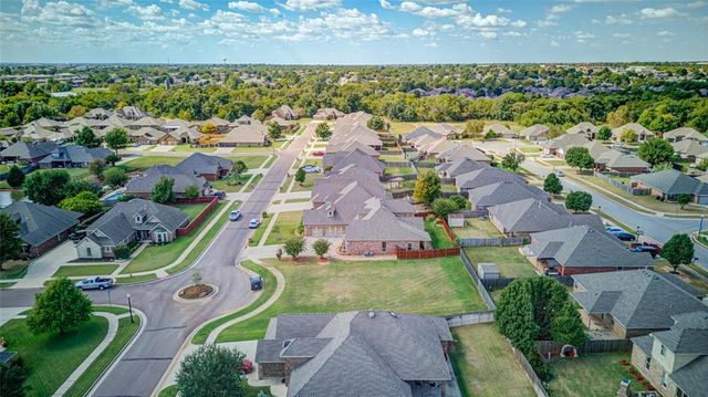 2433 SE 12th Street, Moore, OK 73160