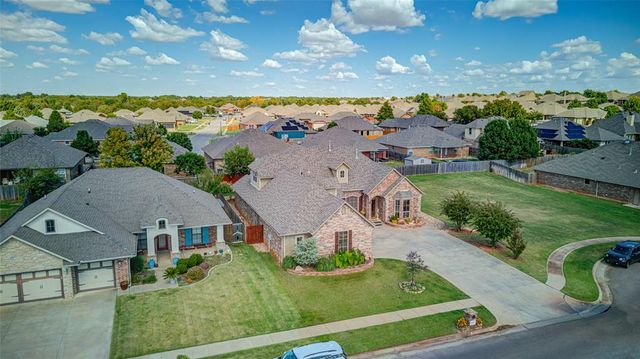 2433 SE 12th Street, Moore, OK 73160