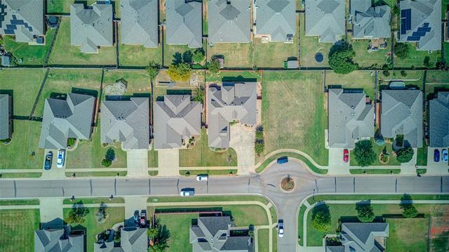 2433 SE 12th Street, Moore, OK 73160