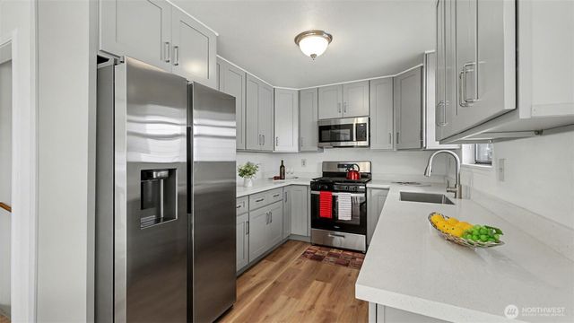 7301 32nd Avenue S, Seattle, WA 98118