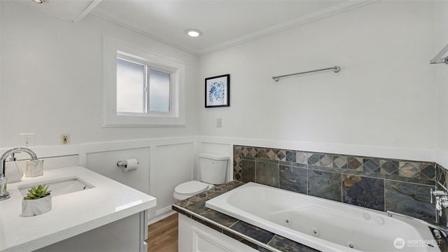 7301 32nd Avenue S, Seattle, WA 98118