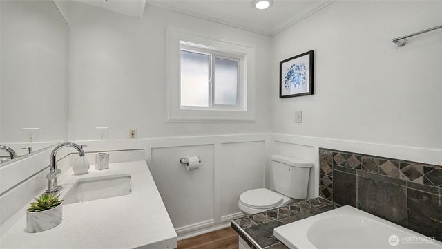 7301 32nd Avenue S, Seattle, WA 98118