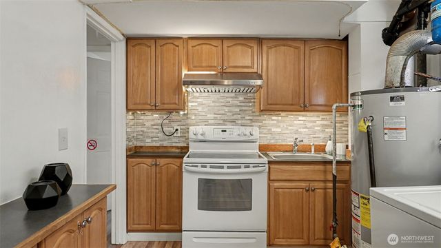 7301 32nd Avenue S, Seattle, WA 98118