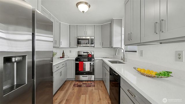 7301 32nd Avenue S, Seattle, WA 98118